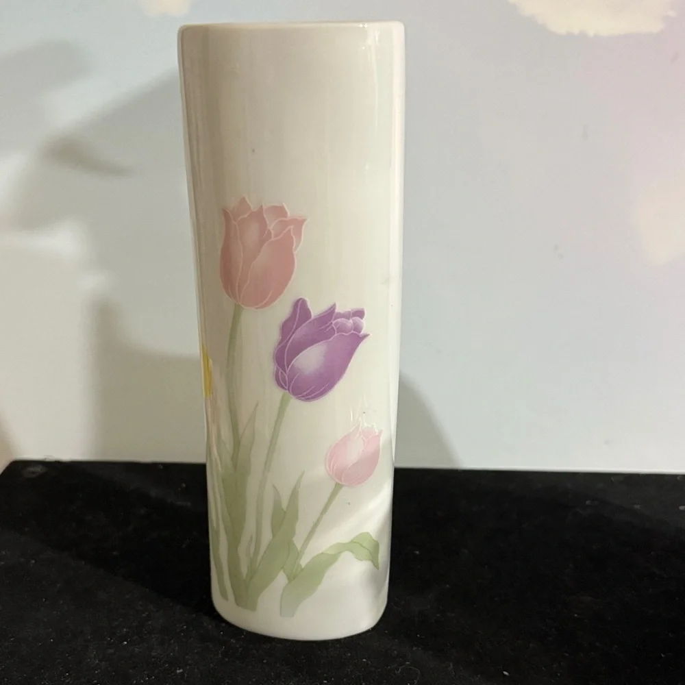 FTDA 80s tulip vase / vintage porcelain tulip oval vase